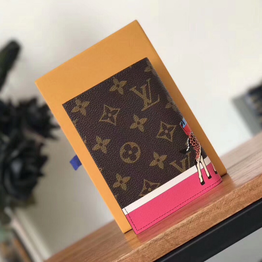 M62089, LOUIS VUITTON LV PASSPORT COVER Monogram Canvas