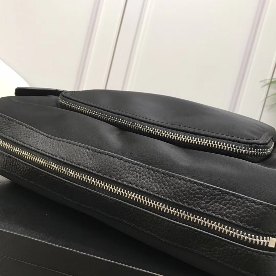 Burberry, 40161641, Leather Trim Messenger Bag Black