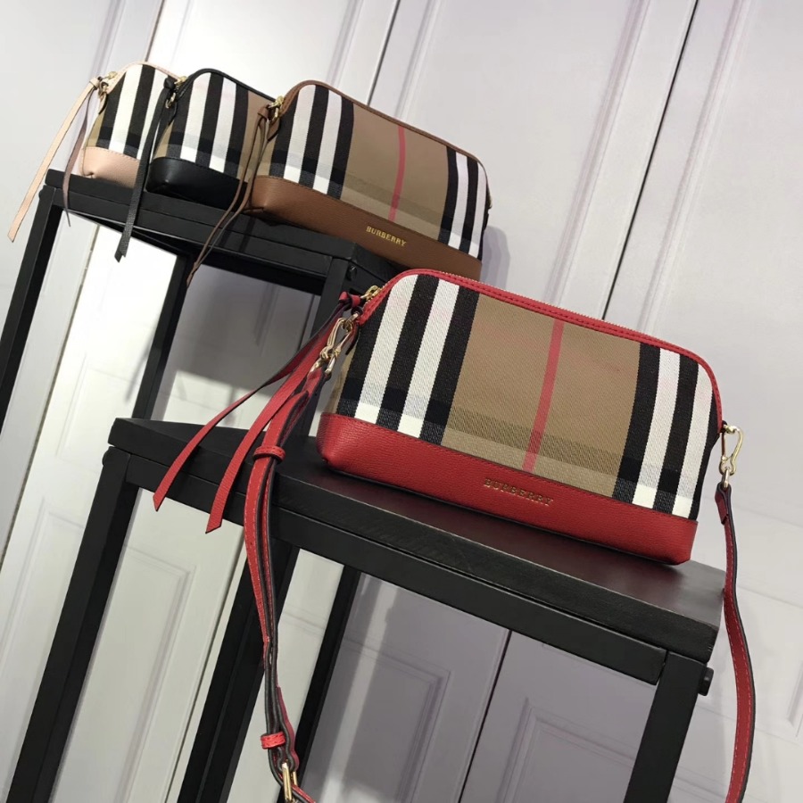 Burberry, 40147411, House Check and Leather Clutch Bag