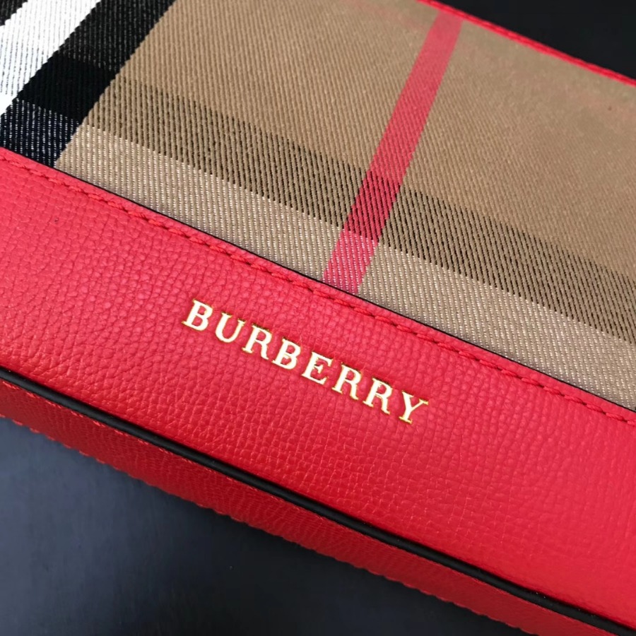 Burberry, 40147411, House Check and Leather Clutch Bag