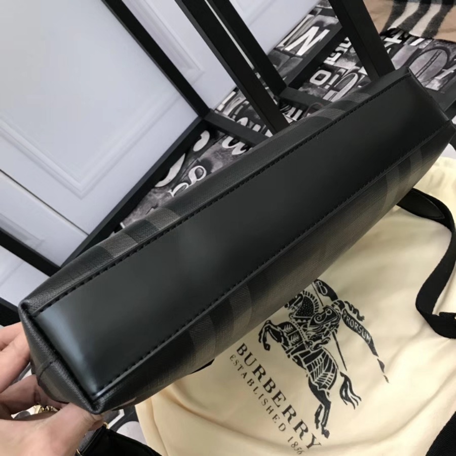 Burberry, 40234721, The Slim Barrow in London Check
