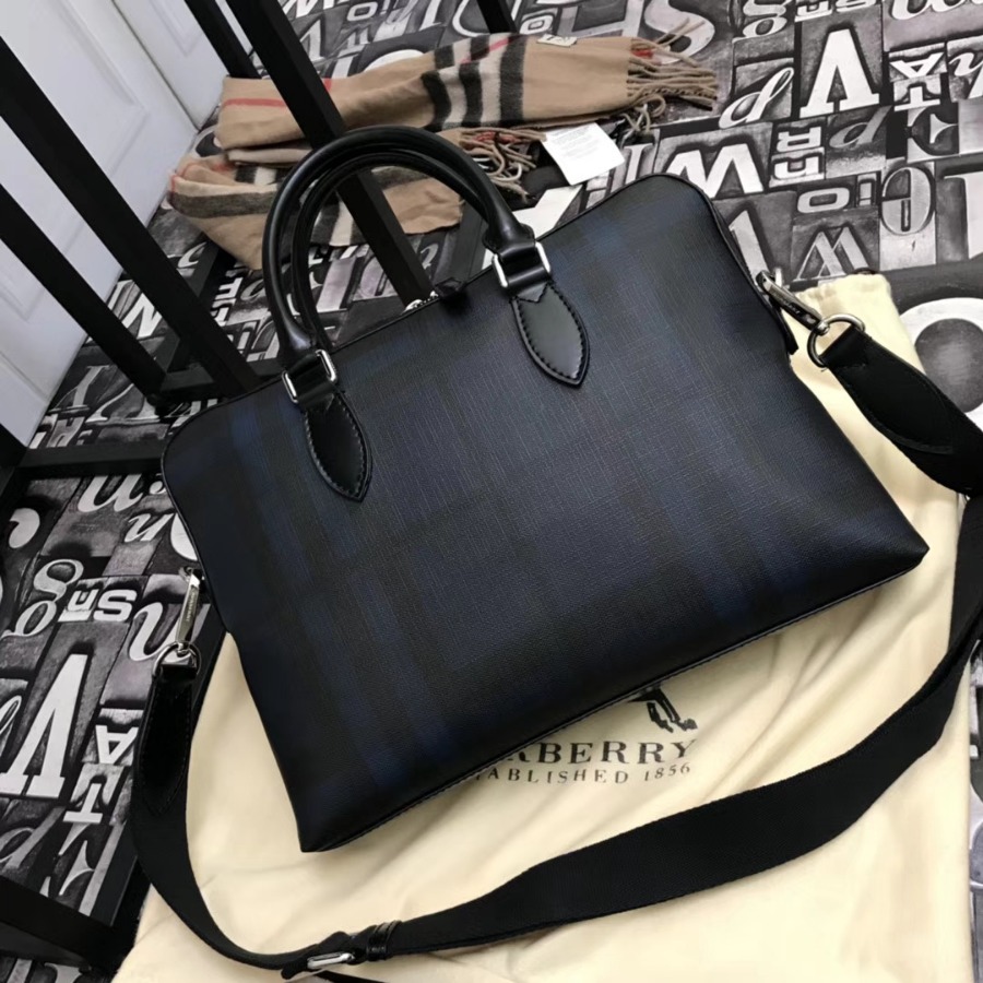 Burberry, 40234721, The Slim Barrow in London Check