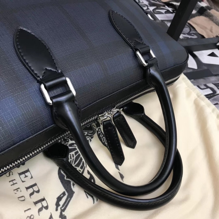 Burberry, 40234721, The Slim Barrow in London Check