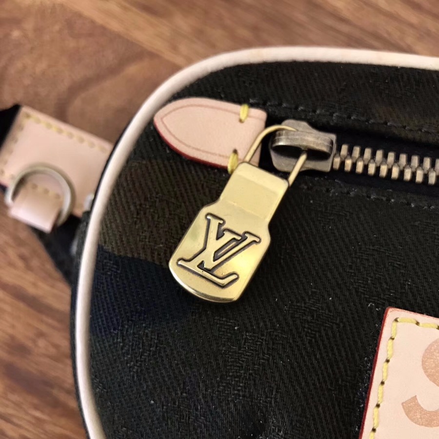 M44202, LOUIS VUITTON LV Belt Bag, Supreme, Camouflage Never