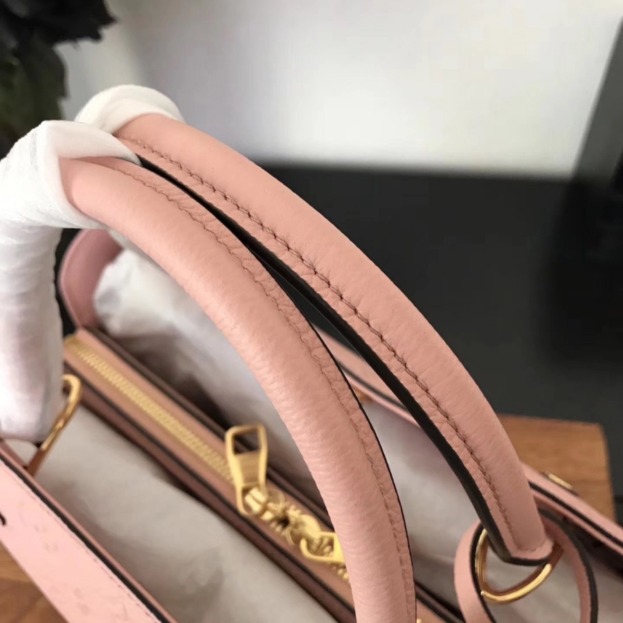 M41394, LOUIS VUITTON LV, MONTAIGNE MM For the dynamic businesswoman
