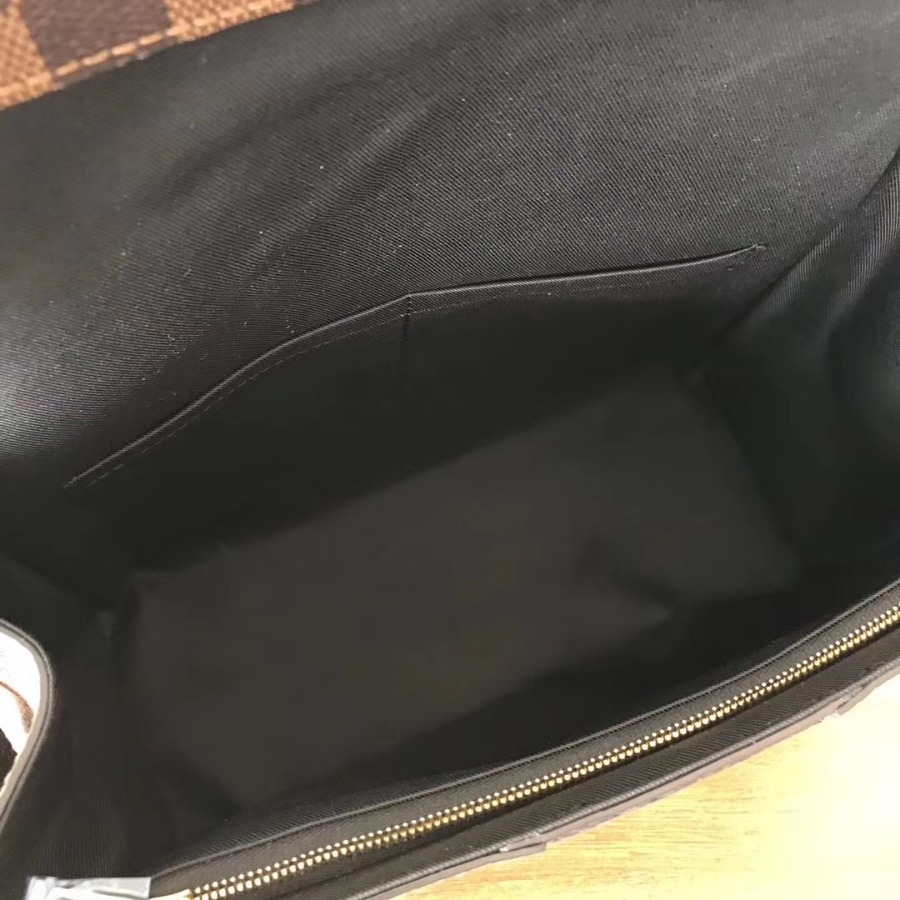 N64416 BLACK, LOUIS VUITTON LV, Bond Street Mahina Leather Handbag