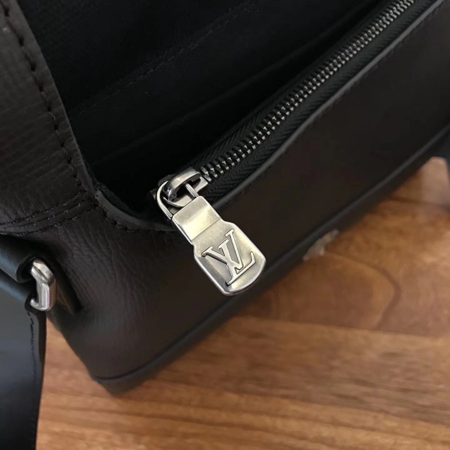 M54962, LOUIS VUITTON LV, CANYON MESSENGER PM