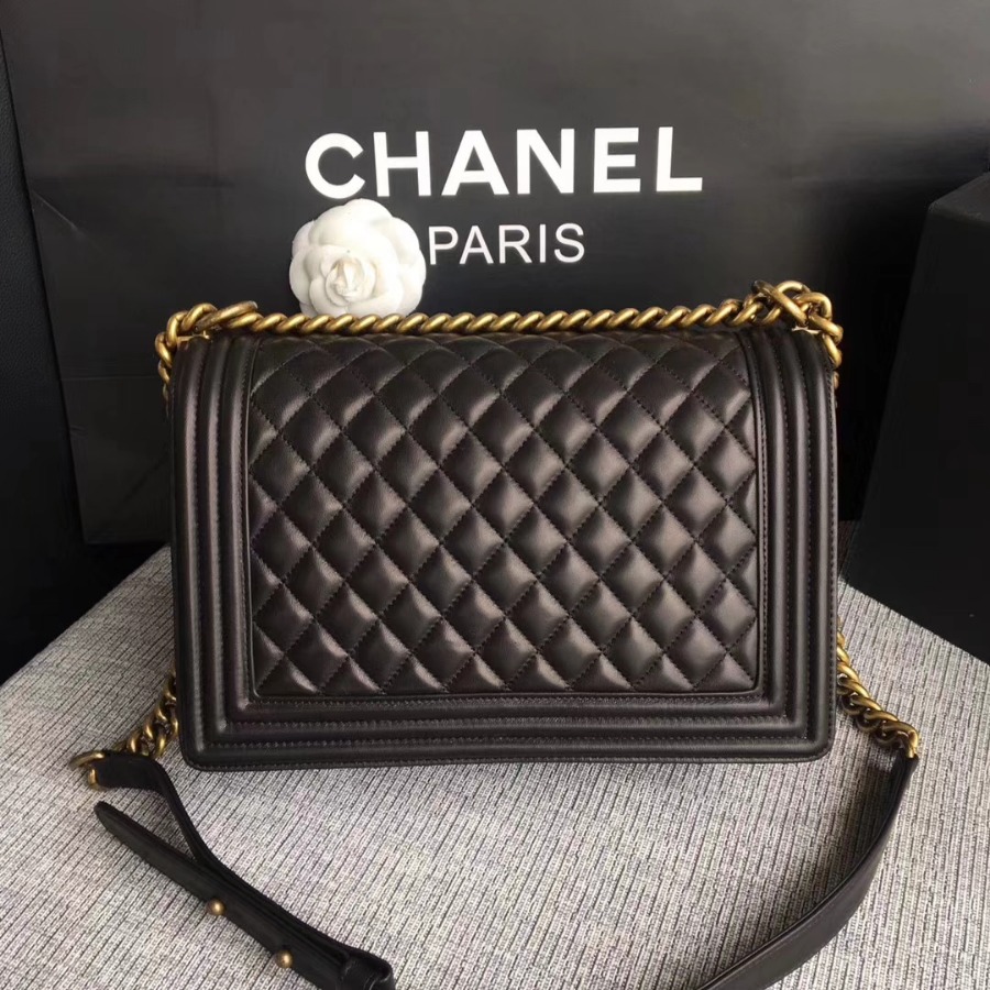 A92193, CHANEL LARGE BOY CHANEL HANDBAG, LAMBSKIN