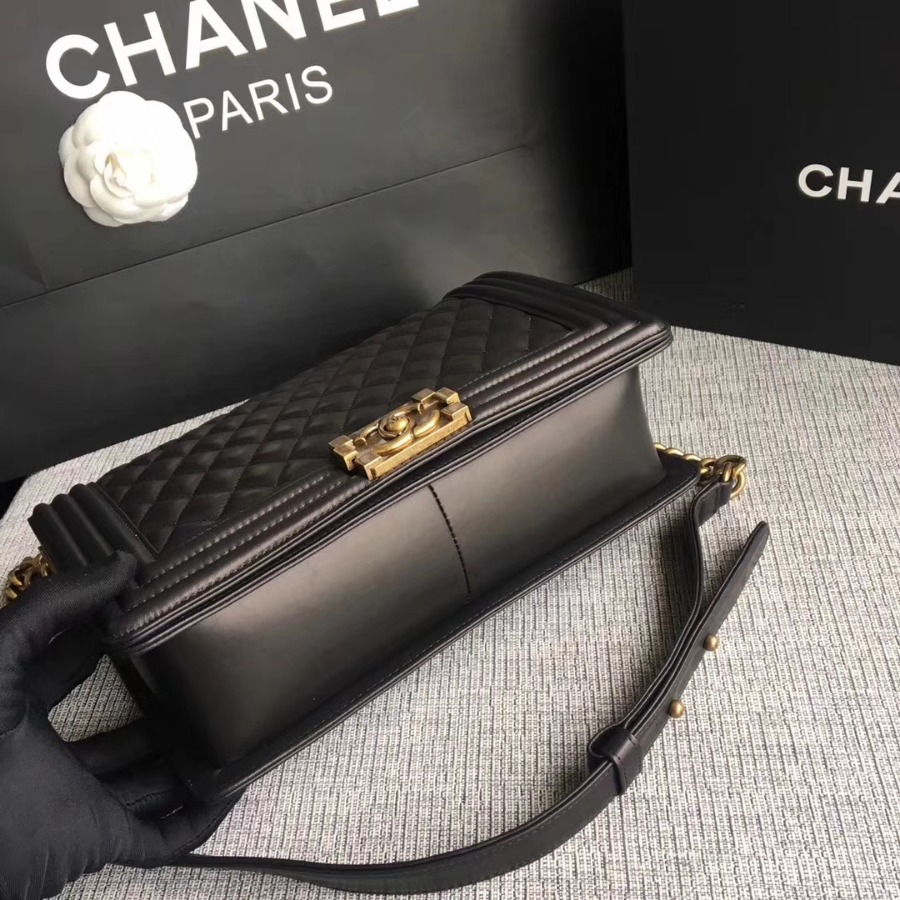 A92193, CHANEL LARGE BOY CHANEL HANDBAG, LAMBSKIN