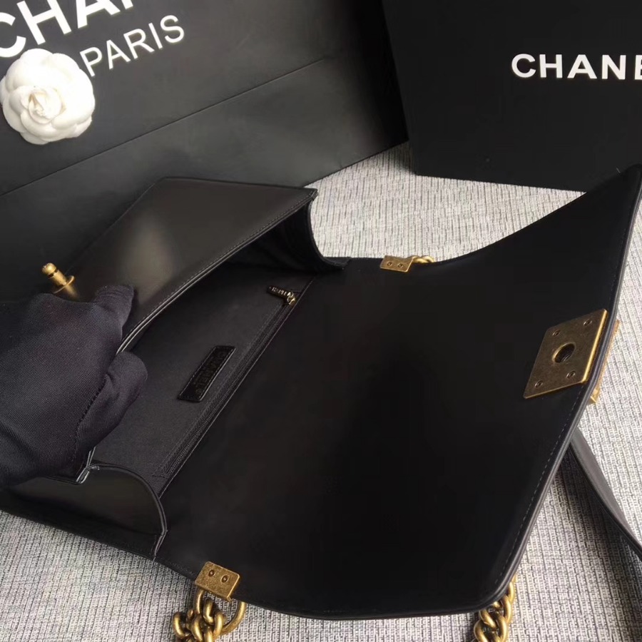 A92193, CHANEL LARGE BOY CHANEL HANDBAG, LAMBSKIN