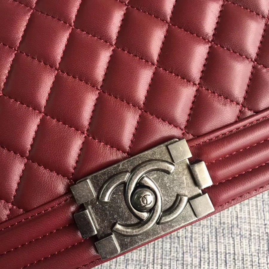 A92193, CHANEL LARGE BOY CHANEL HANDBAG, LAMBSKIN