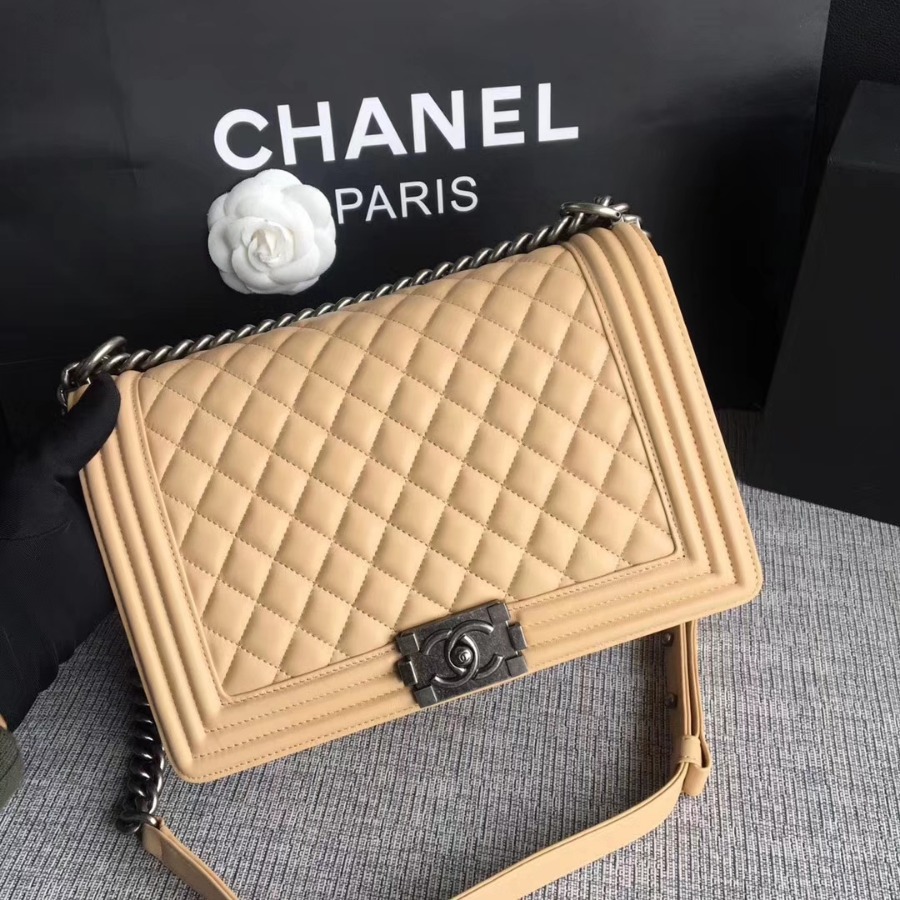 A92193, CHANEL LARGE BOY CHANEL HANDBAG, LAMBSKIN