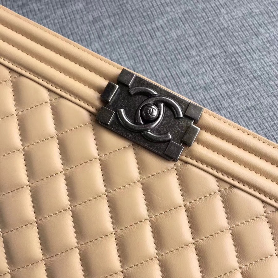 A92193, CHANEL LARGE BOY CHANEL HANDBAG, LAMBSKIN