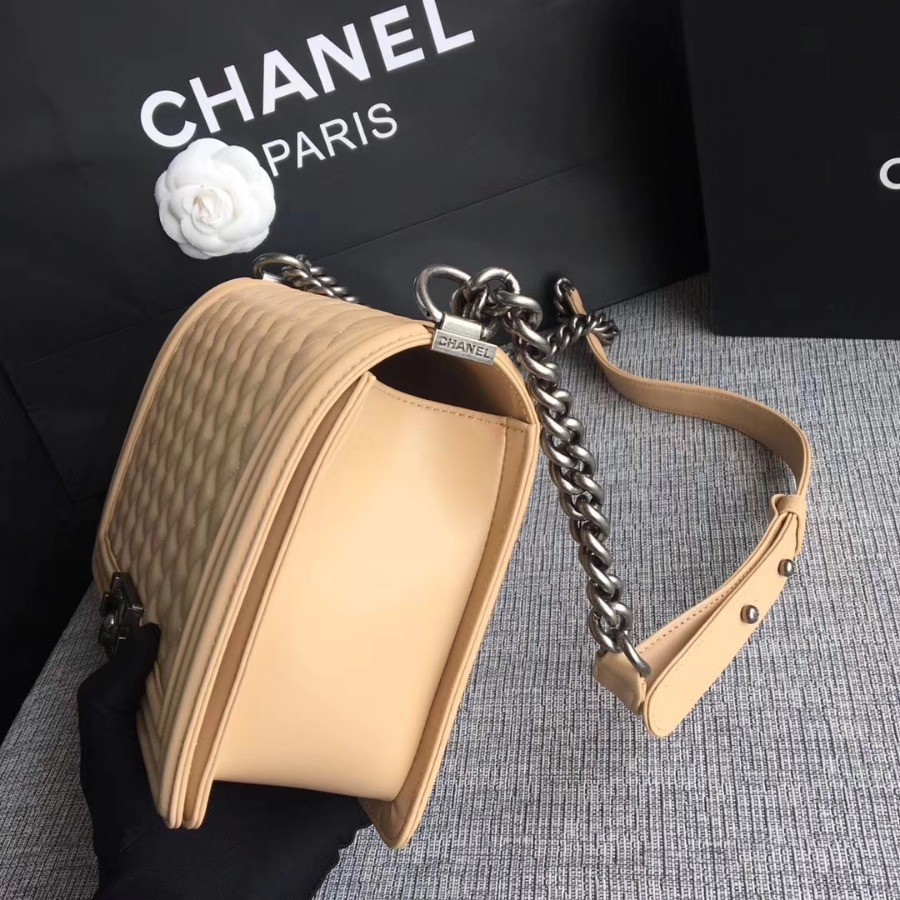 A92193, CHANEL LARGE BOY CHANEL HANDBAG, LAMBSKIN