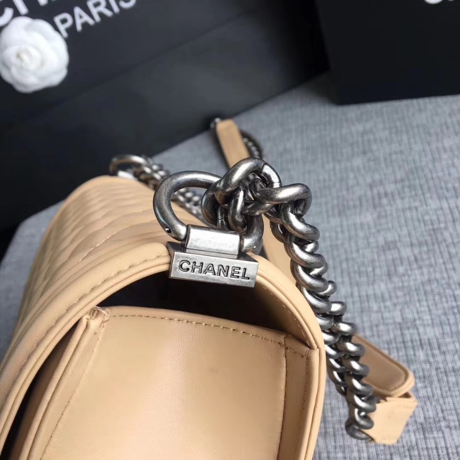 A92193, CHANEL LARGE BOY CHANEL HANDBAG, LAMBSKIN
