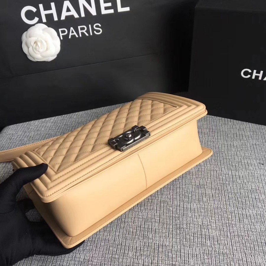 A92193, CHANEL LARGE BOY CHANEL HANDBAG, LAMBSKIN