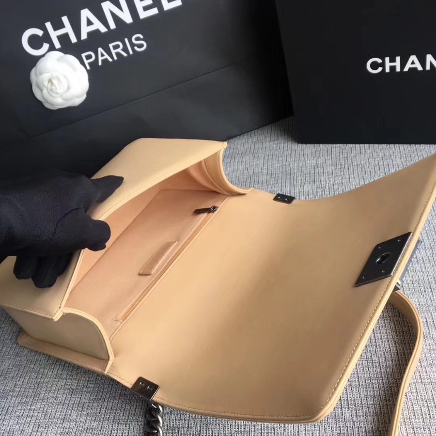 A92193, CHANEL LARGE BOY CHANEL HANDBAG, LAMBSKIN