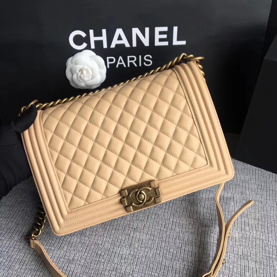 A92193, CHANEL LARGE BOY CHANEL HANDBAG, LAMBSKIN