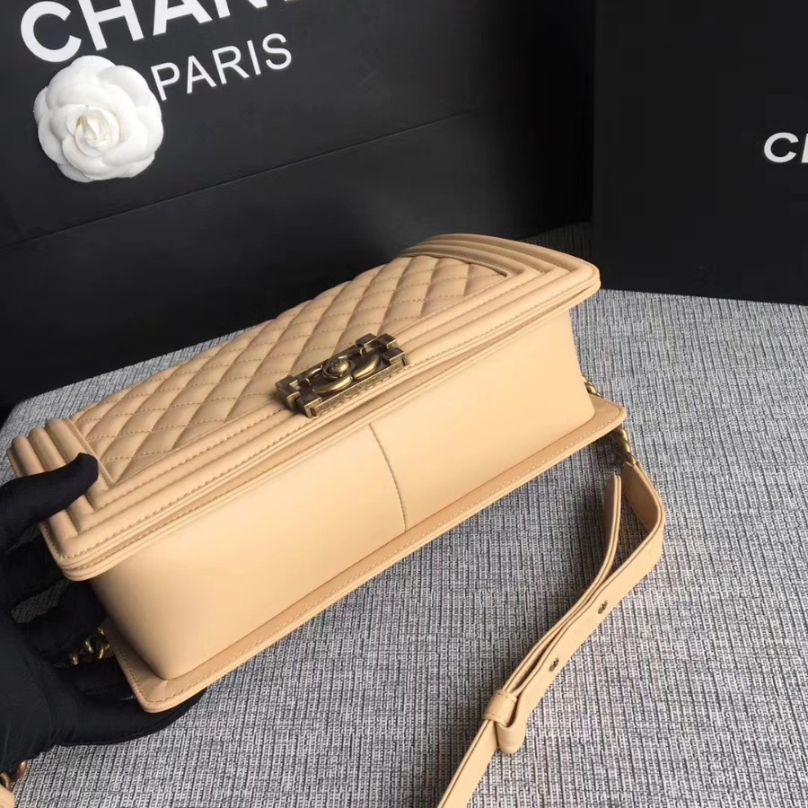 A92193, CHANEL LARGE BOY CHANEL HANDBAG, LAMBSKIN