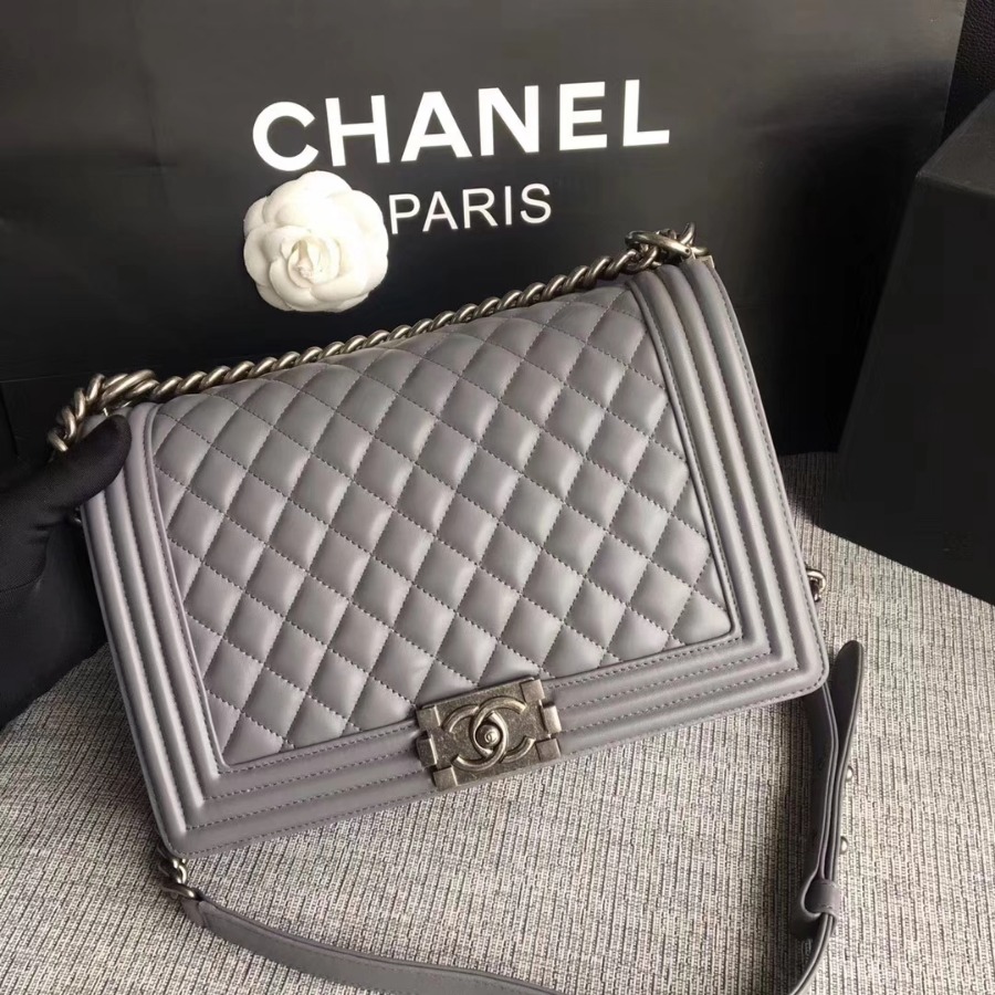 A92193, CHANEL LARGE BOY CHANEL HANDBAG, LAMBSKIN