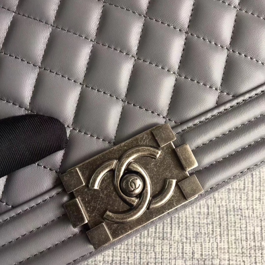 A92193, CHANEL LARGE BOY CHANEL HANDBAG, LAMBSKIN