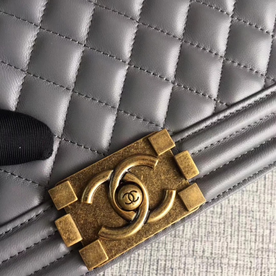 A92193, CHANEL LARGE BOY CHANEL HANDBAG, LAMBSKIN