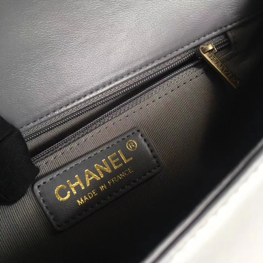 A92193, CHANEL LARGE BOY CHANEL HANDBAG, LAMBSKIN