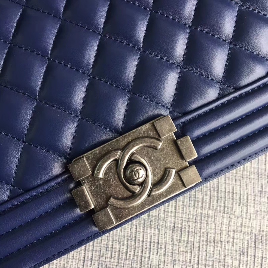 A92193, CHANEL LARGE BOY CHANEL HANDBAG, LAMBSKIN