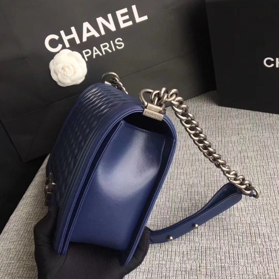 A92193, CHANEL LARGE BOY CHANEL HANDBAG, LAMBSKIN
