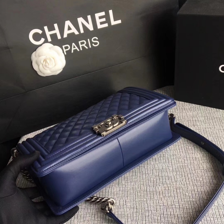 A92193, CHANEL LARGE BOY CHANEL HANDBAG, LAMBSKIN