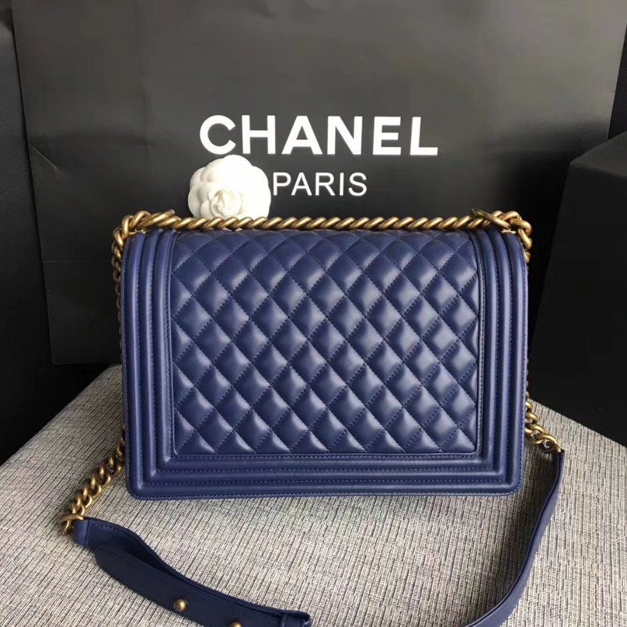 A92193, CHANEL LARGE BOY CHANEL HANDBAG, LAMBSKIN