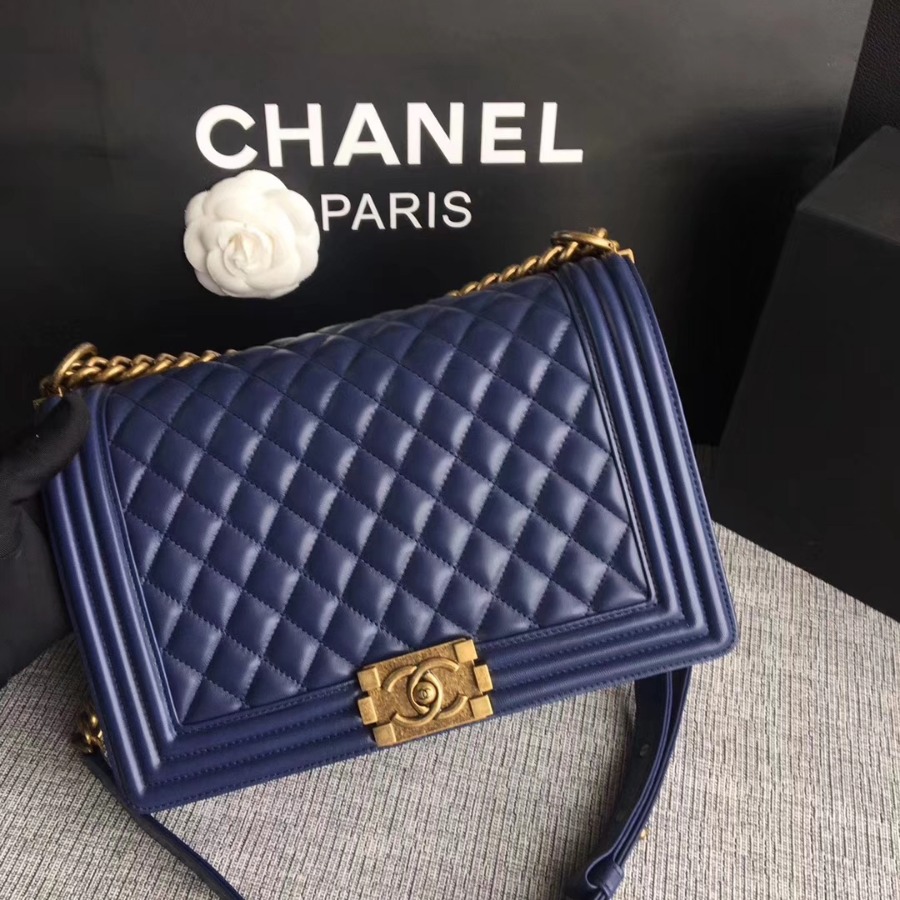 A92193, CHANEL LARGE BOY CHANEL HANDBAG, LAMBSKIN