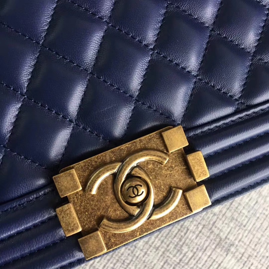 A92193, CHANEL LARGE BOY CHANEL HANDBAG, LAMBSKIN