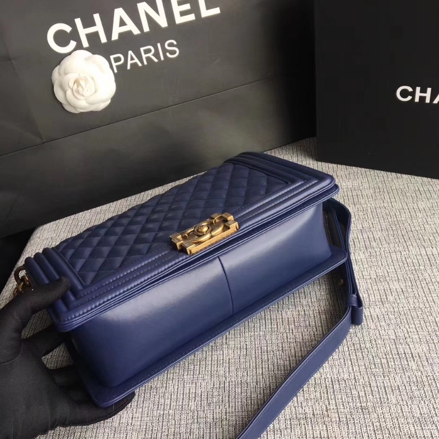 A92193, CHANEL LARGE BOY CHANEL HANDBAG, LAMBSKIN