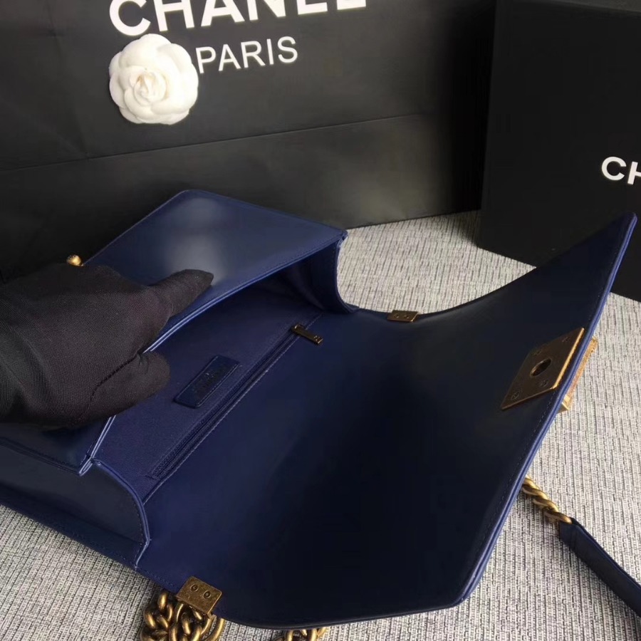 A92193, CHANEL LARGE BOY CHANEL HANDBAG, LAMBSKIN