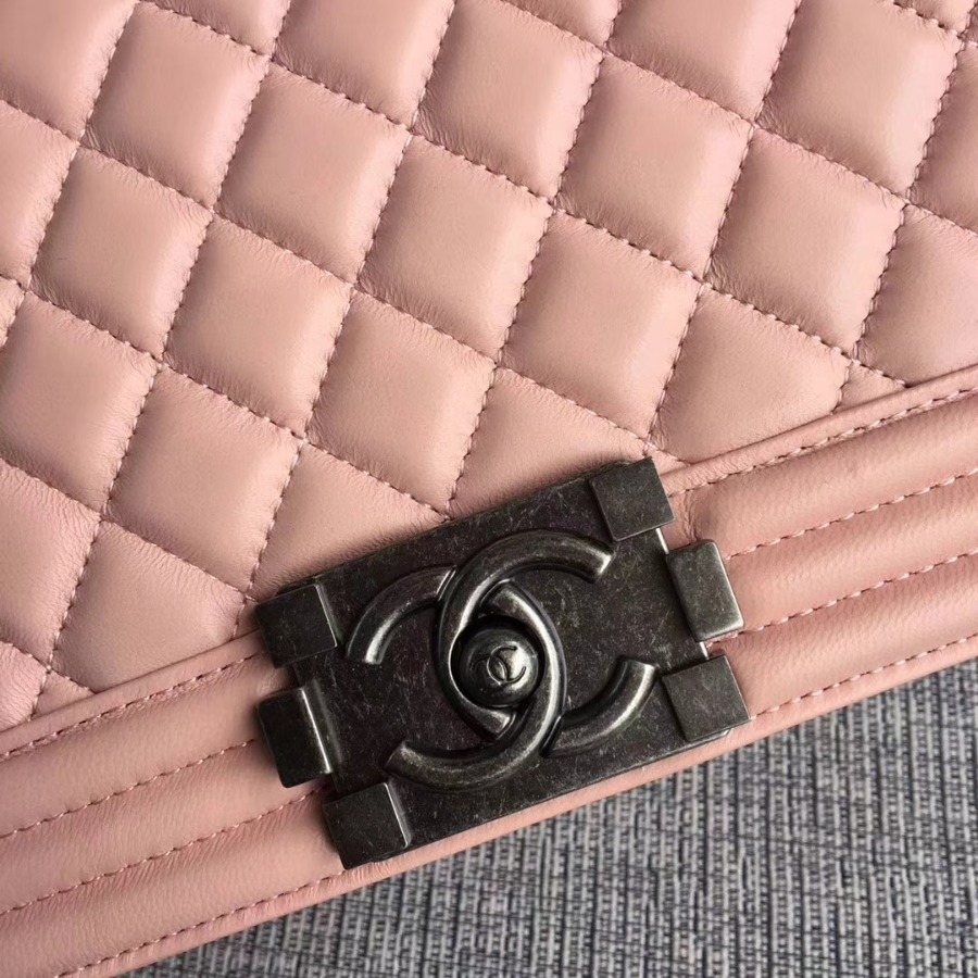 A92193, CHANEL LARGE BOY CHANEL HANDBAG, LAMBSKIN
