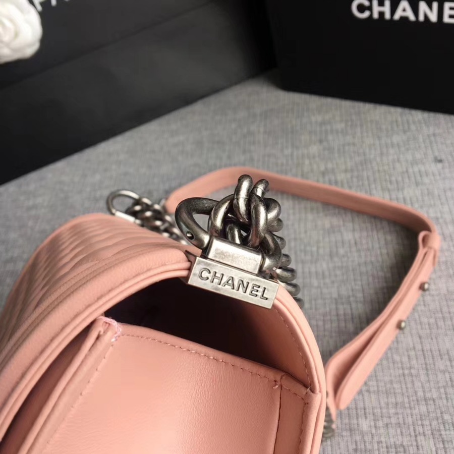 A92193, CHANEL LARGE BOY CHANEL HANDBAG, LAMBSKIN