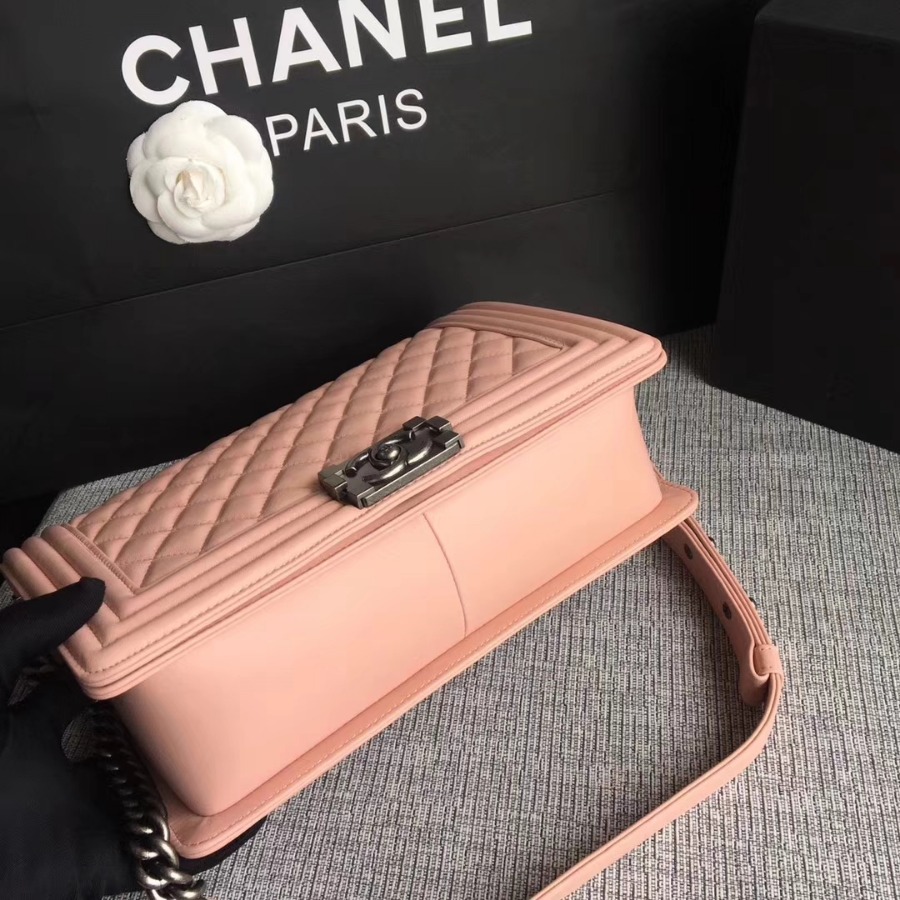 A92193, CHANEL LARGE BOY CHANEL HANDBAG, LAMBSKIN