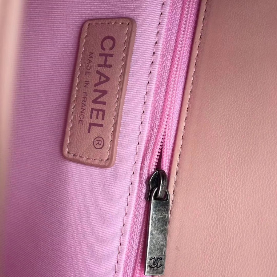 A92193, CHANEL LARGE BOY CHANEL HANDBAG, LAMBSKIN