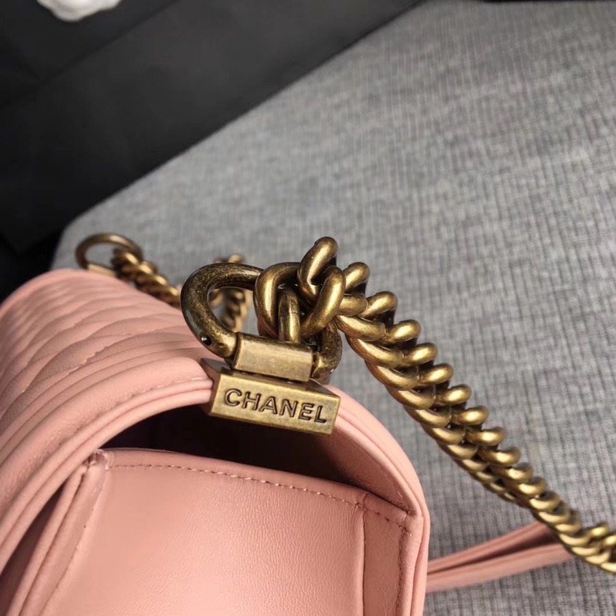 A92193, CHANEL LARGE BOY CHANEL HANDBAG, LAMBSKIN