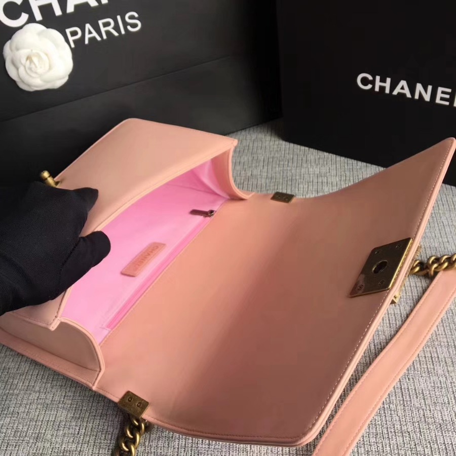 A92193, CHANEL LARGE BOY CHANEL HANDBAG, LAMBSKIN