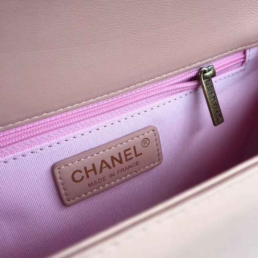 A92193, CHANEL LARGE BOY CHANEL HANDBAG, LAMBSKIN