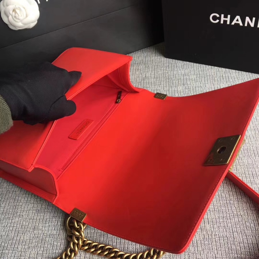 A92193, CHANEL LARGE BOY CHANEL HANDBAG, LAMBSKIN