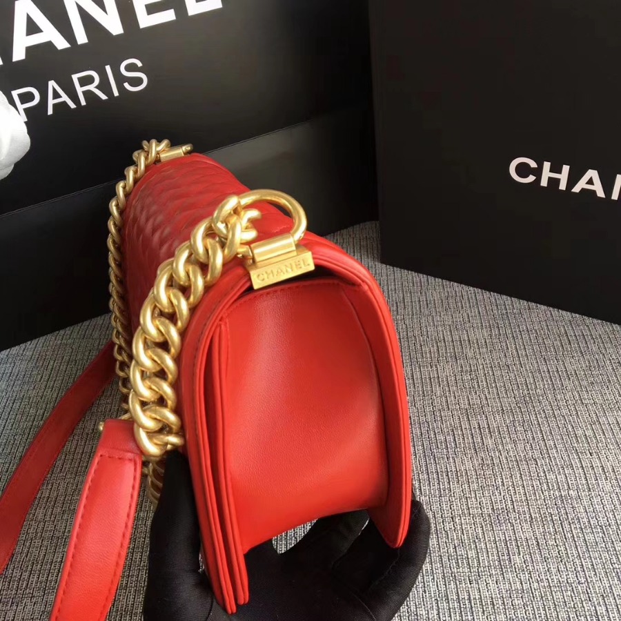 A67086, CHANEL BOY CHANEL HANDBAG, LAMBSKIN