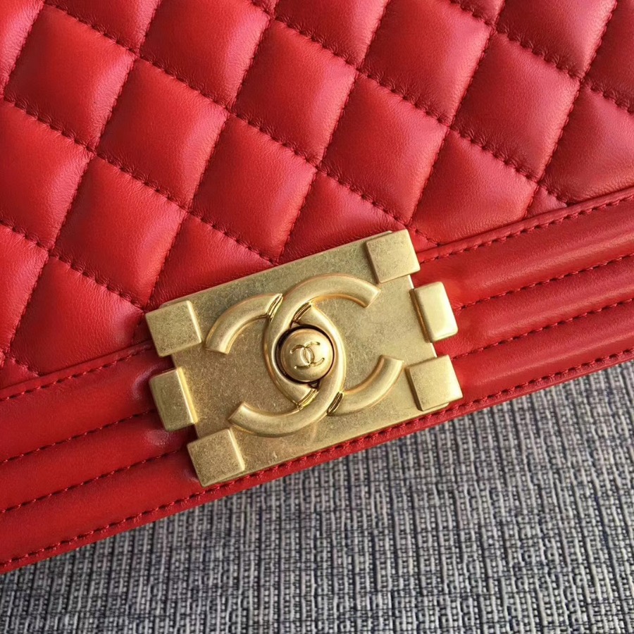 A67086, CHANEL BOY CHANEL HANDBAG, LAMBSKIN
