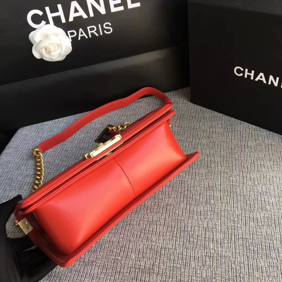 A67086, CHANEL BOY CHANEL HANDBAG, LAMBSKIN