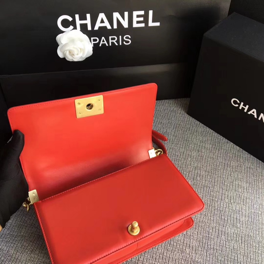 A67086, CHANEL BOY CHANEL HANDBAG, LAMBSKIN