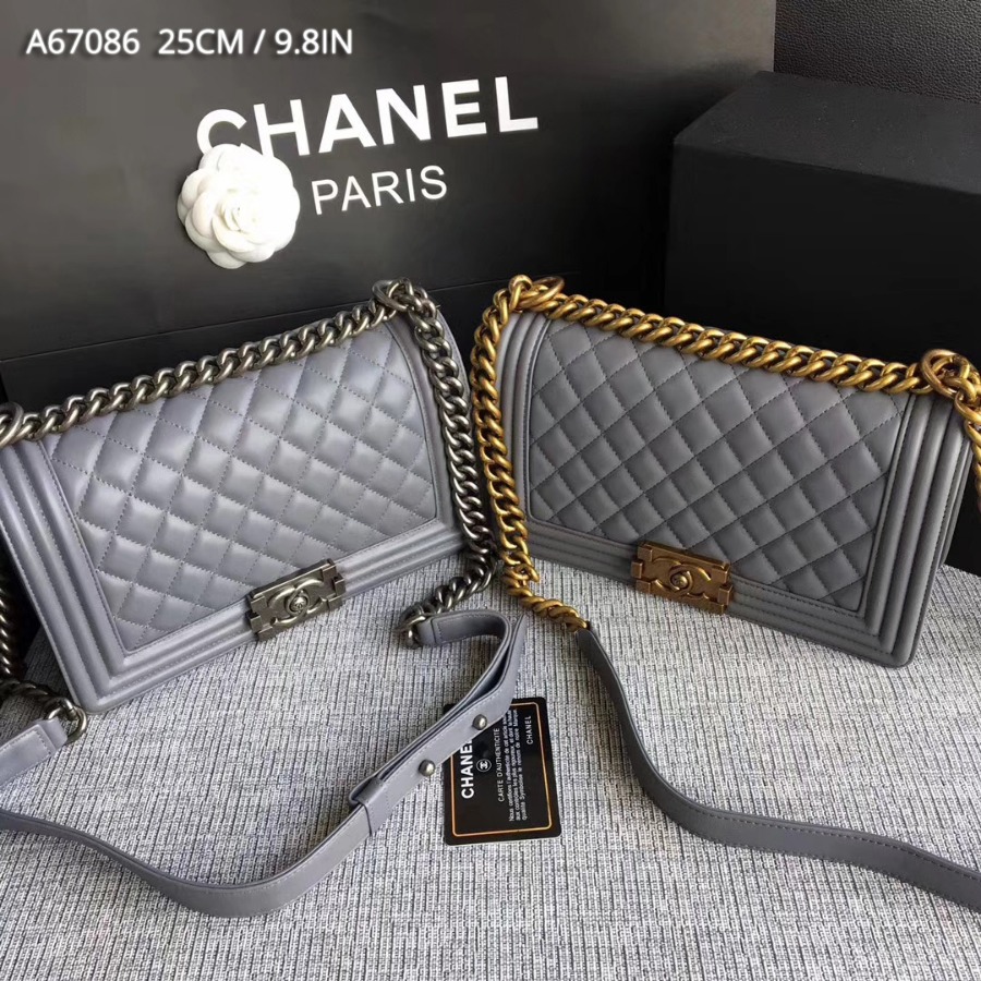 A67086, CHANEL BOY CHANEL HANDBAG, LAMBSKIN