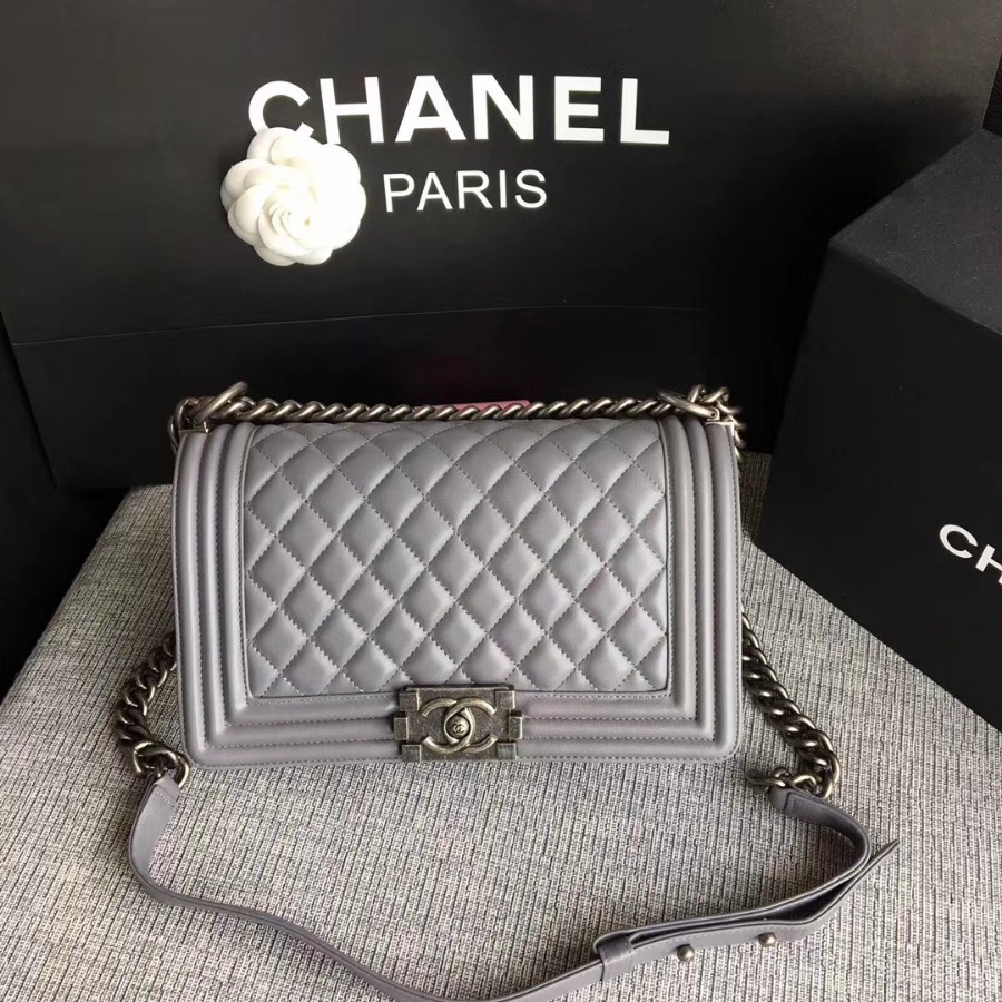 A67086, CHANEL BOY CHANEL HANDBAG, LAMBSKIN
