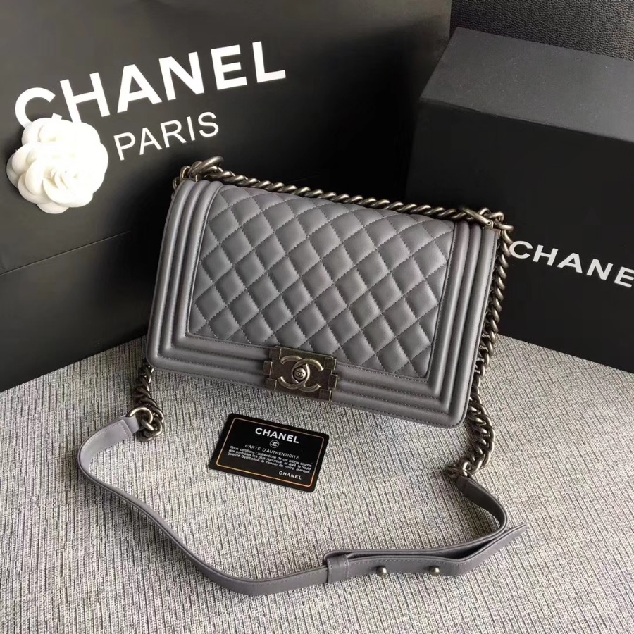 A67086, CHANEL BOY CHANEL HANDBAG, LAMBSKIN